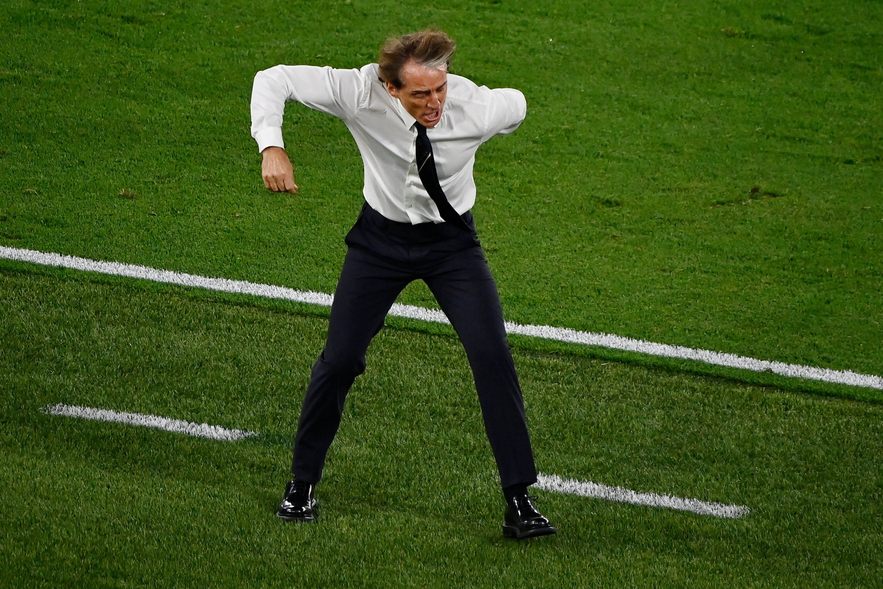 Roberto Mancini reacts during Italy vs Switzerland