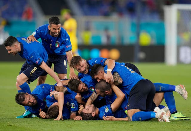 <p>Manuel Locatelli of Italy celebrates with teammates after scoring a second goal against Switzerland</p>