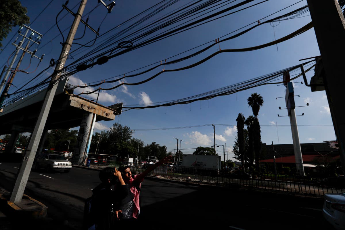 Inspection finds problems in rest of Mexico City subway line