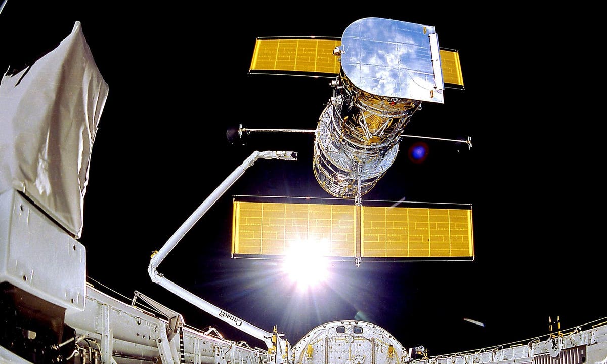 Nasa attempting to restart Hubble Space Telescope after it was forced into &lsquo;safe mode&rsquo; by computer error