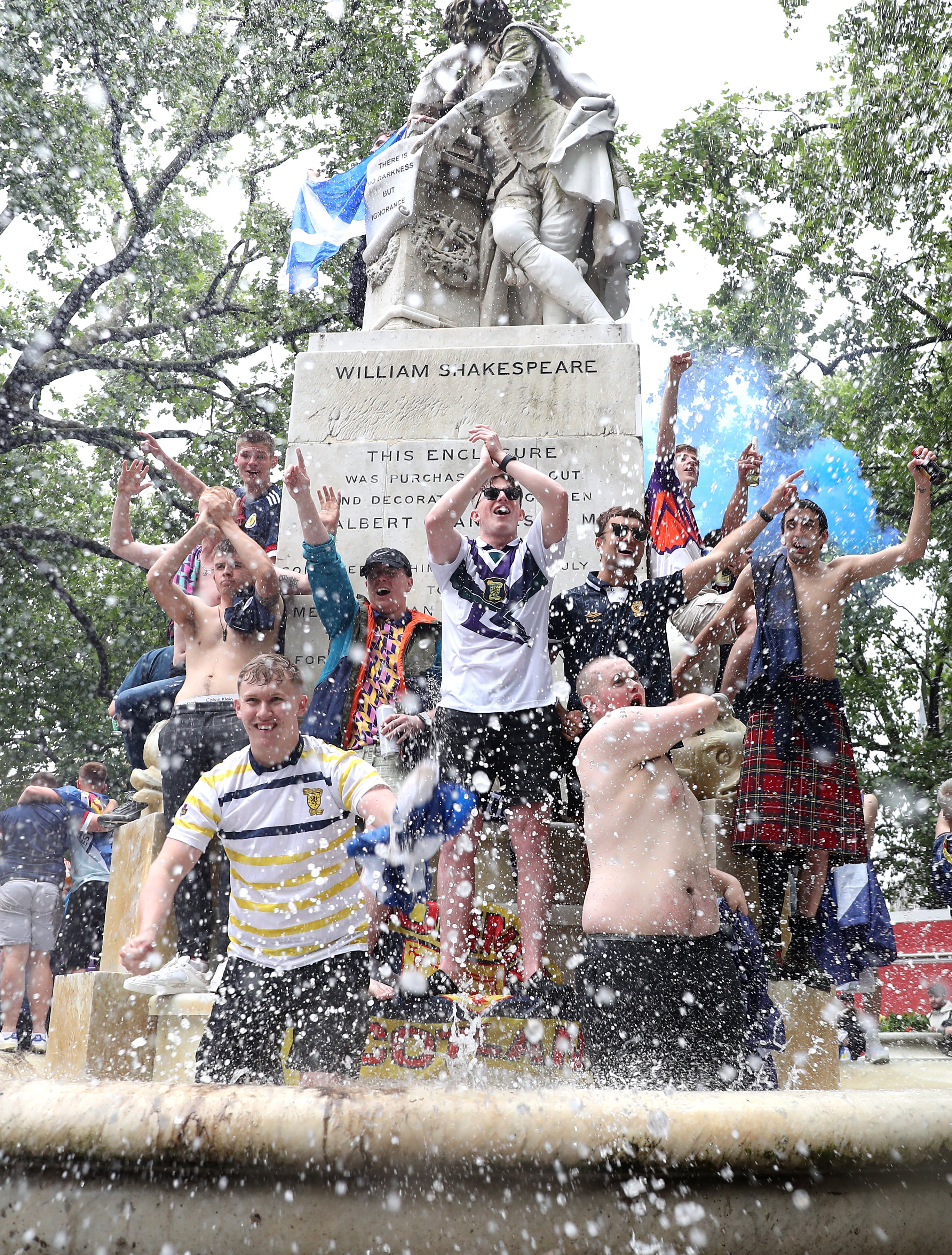 The weather didn’t stop fans leaping into London fountains.