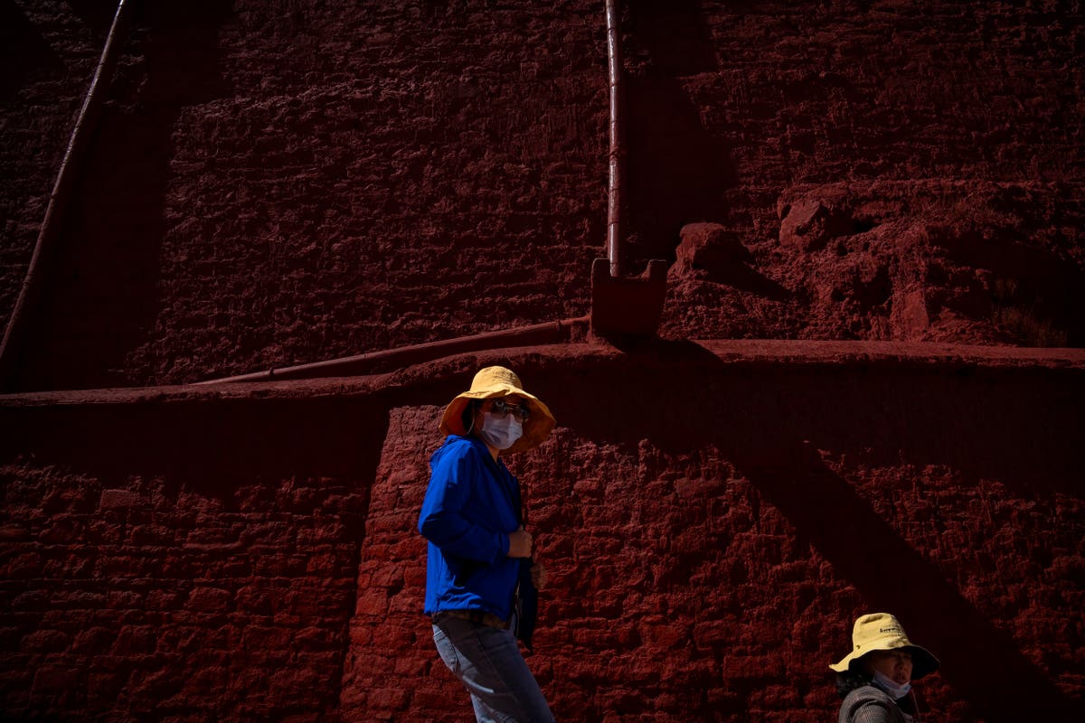 AP PHOTOS: Tibet tourism boom pressures historic sites