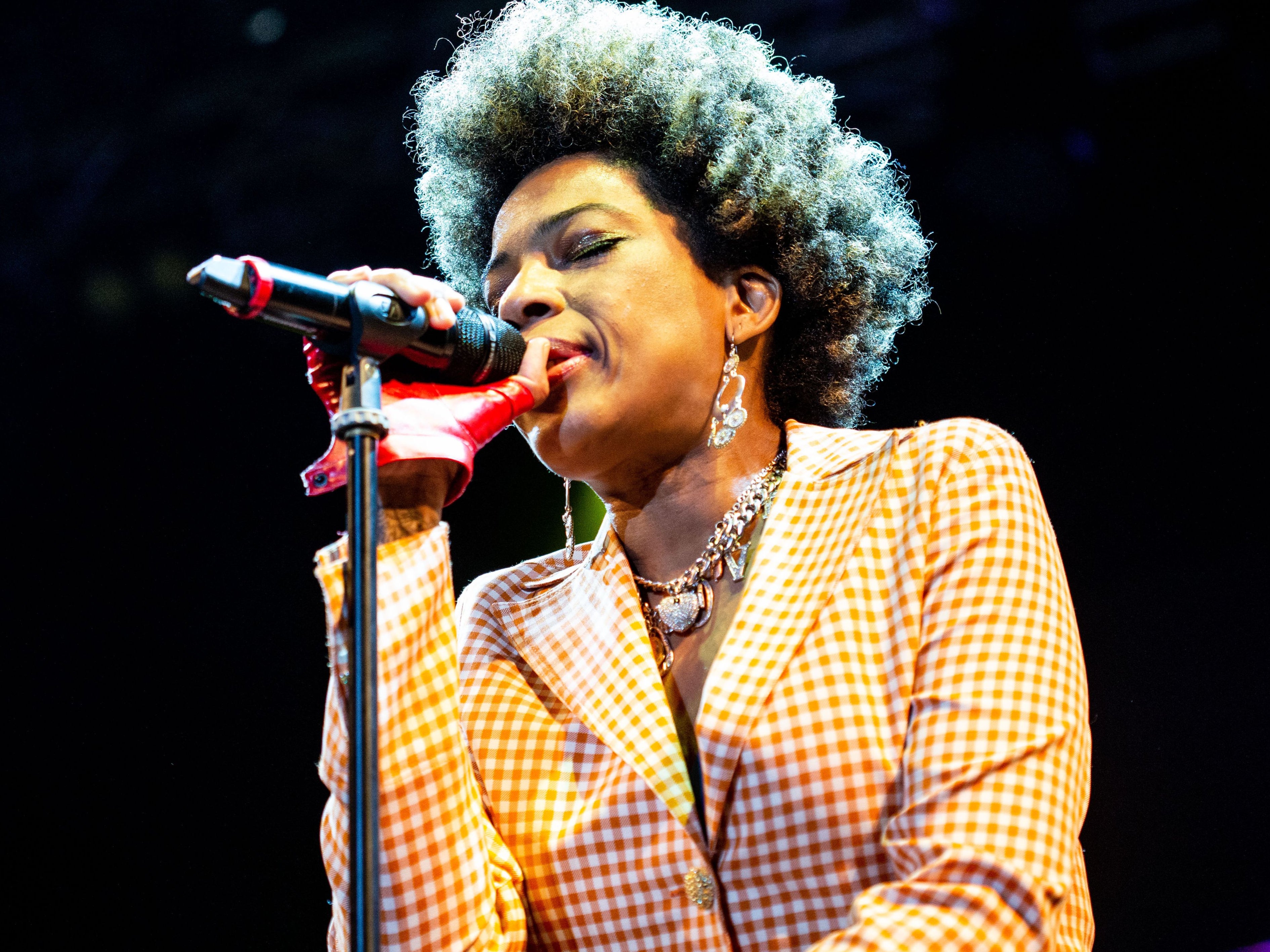 <p>Macy Gray</p>