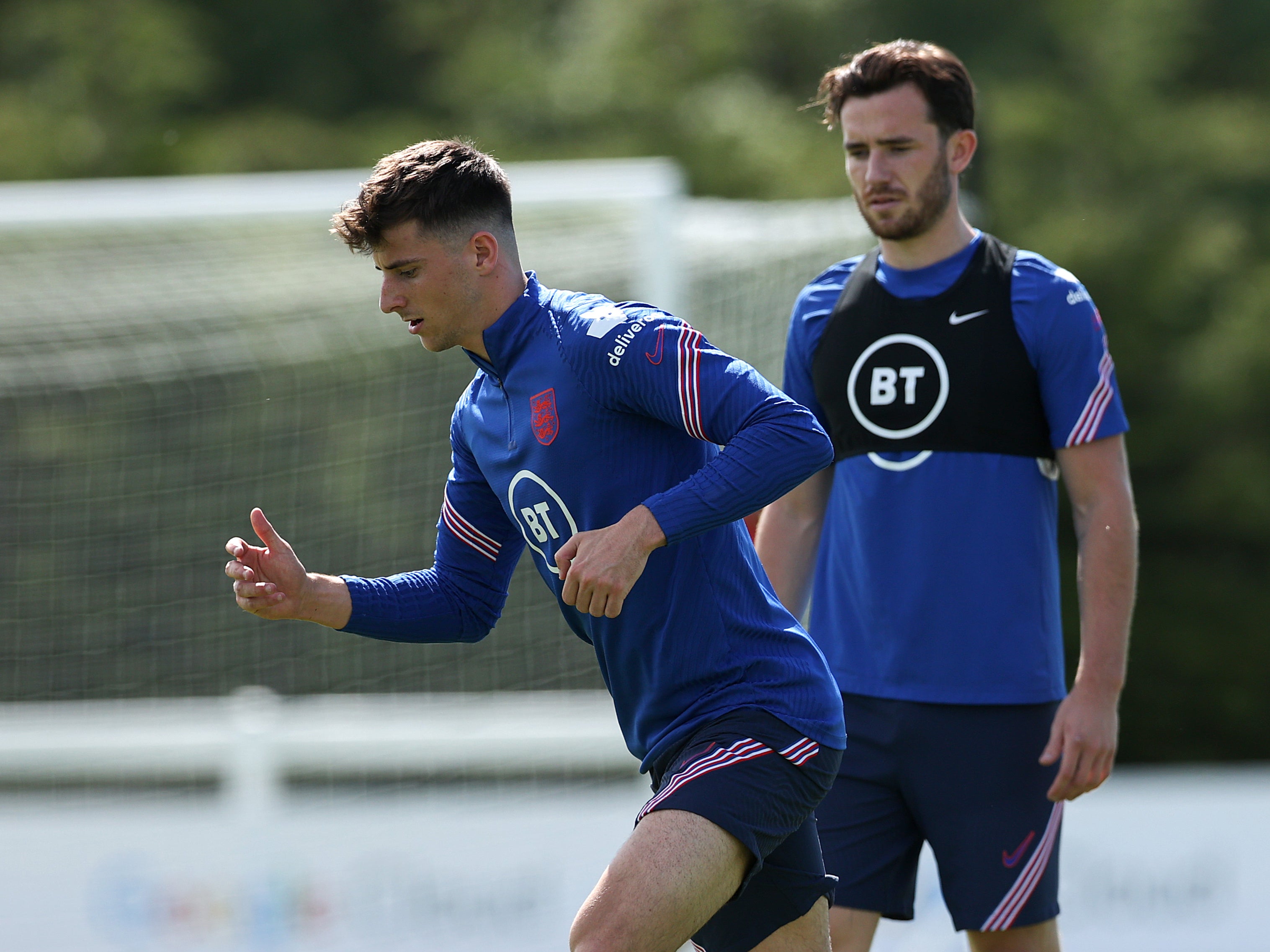 Mason Mount and Ben Chilwell isolating after contact with Billy Gilmour, England confirm