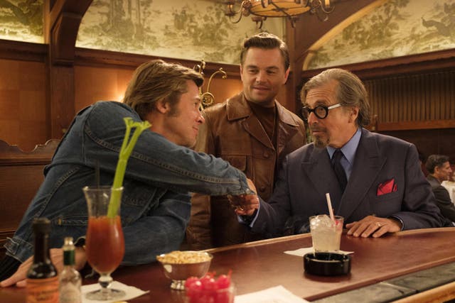 <p>Brad Pitt, Leonardo DiCaprio y Al Pacino en 'Érase una vez ... en Hollywood'</p>