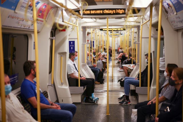 <p>Soon Londoners will be able to chat the phone while on the tube</p>