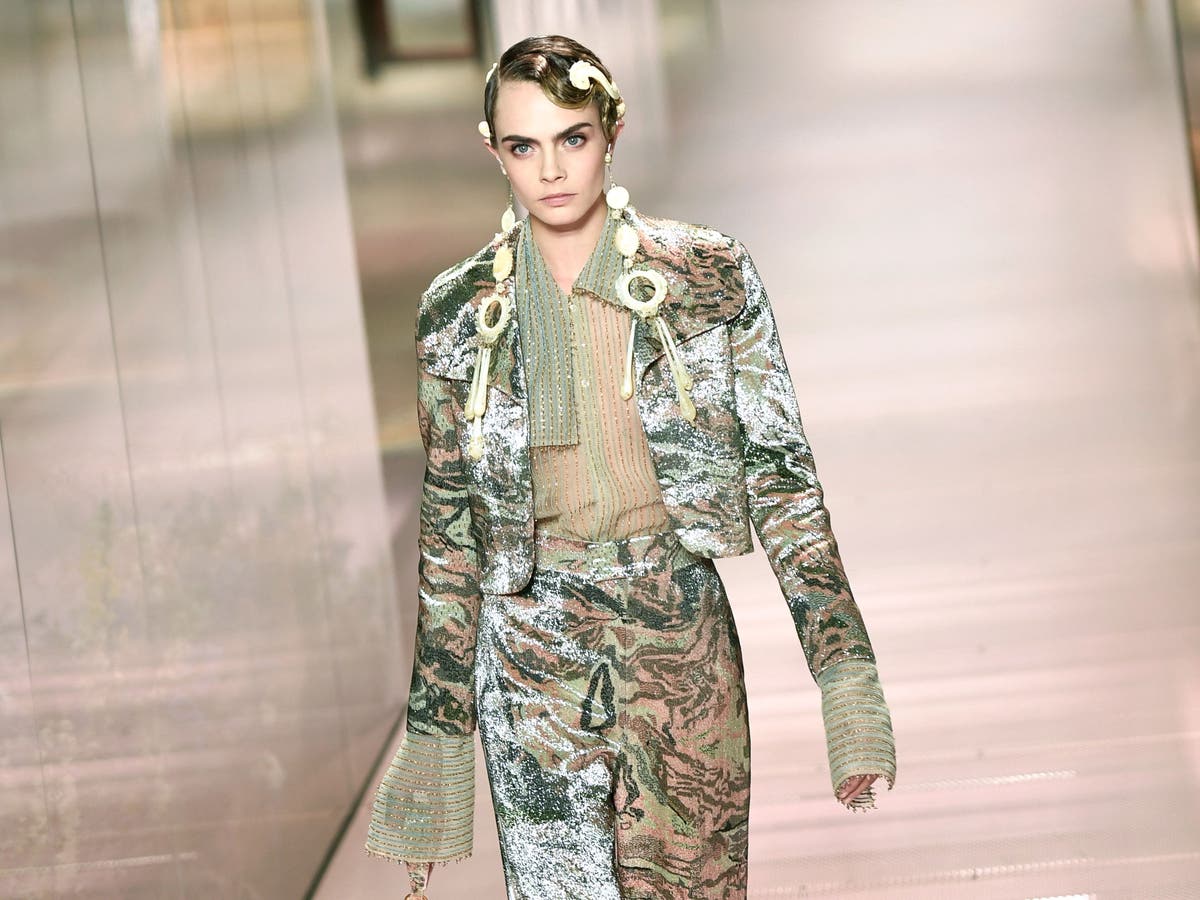 Cara Delevingne says her sexuality is &lsquo;like a pendulum swinging&rsquo;