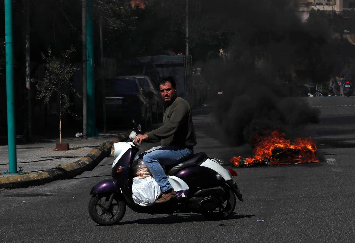Lebanon raises price of bread amid crippling economic crisis