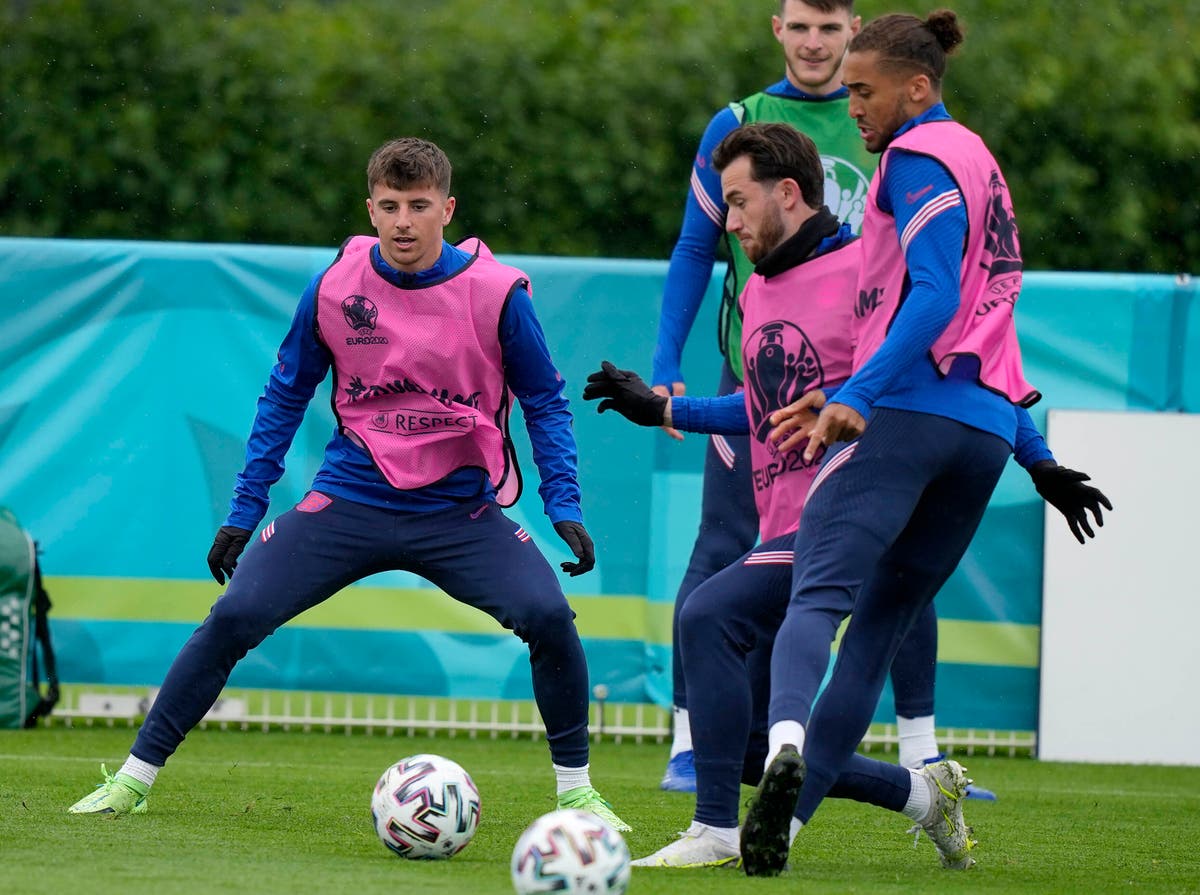 England players Mount and Chilwell to isolate at Euro 2020 ...