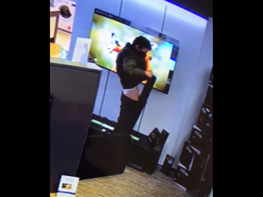 ‘worst Shoplifter Ever Caught Shoving Huge Sound System Down His Trousers Indy100 5920