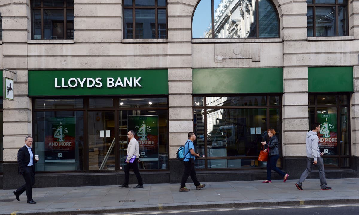 Local bank s green. Barclays Bank, Midland Bank, Lloyds Bank и National Westminster Bank. Lloyd Banks. Lloyds Banking Group. Lloyd's Bank.