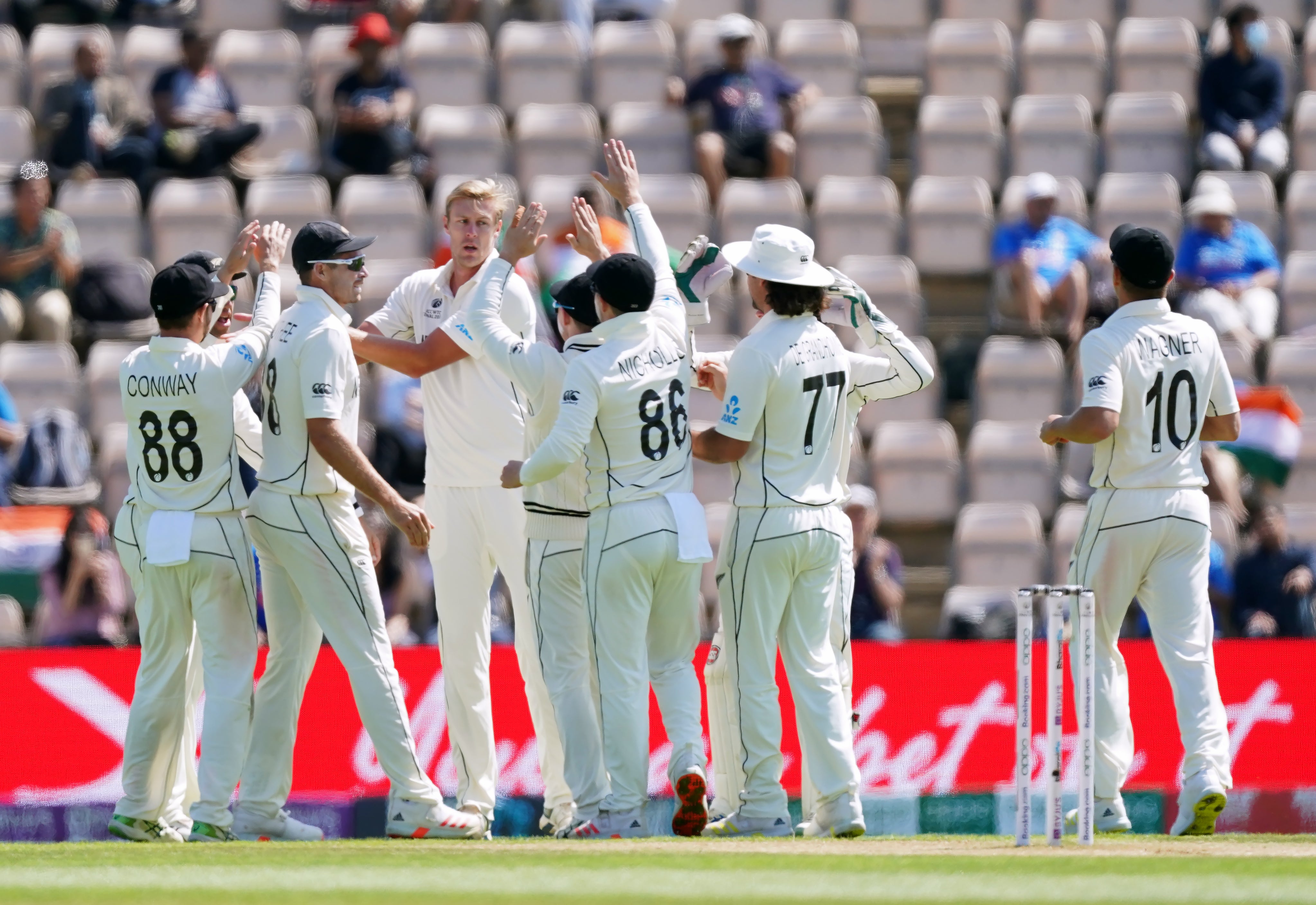 New Zealand celebrate a wicket