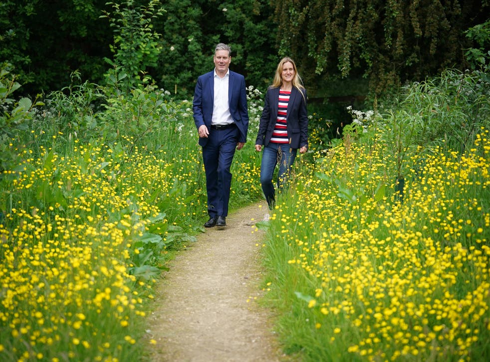 <p>Keir Starmer and his by-election candidate, on the primrose path to nowhere</p>