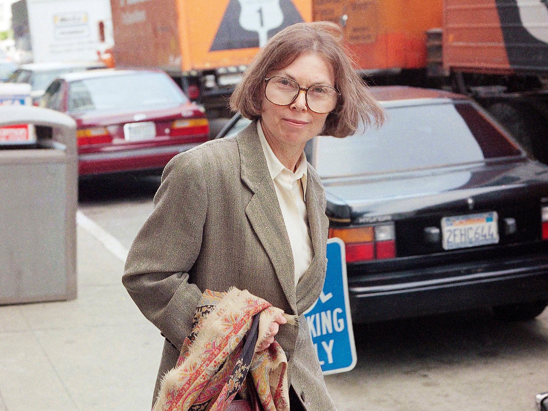 Janet Malcolm leaves court in San Francisco in 1993 during a trial determining the lawsuit brought by psychoanalyst Jeffrey Masson