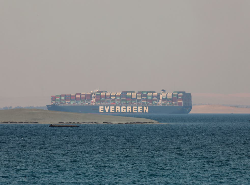CANAL DE SUEZ-BARCO ATASCADO