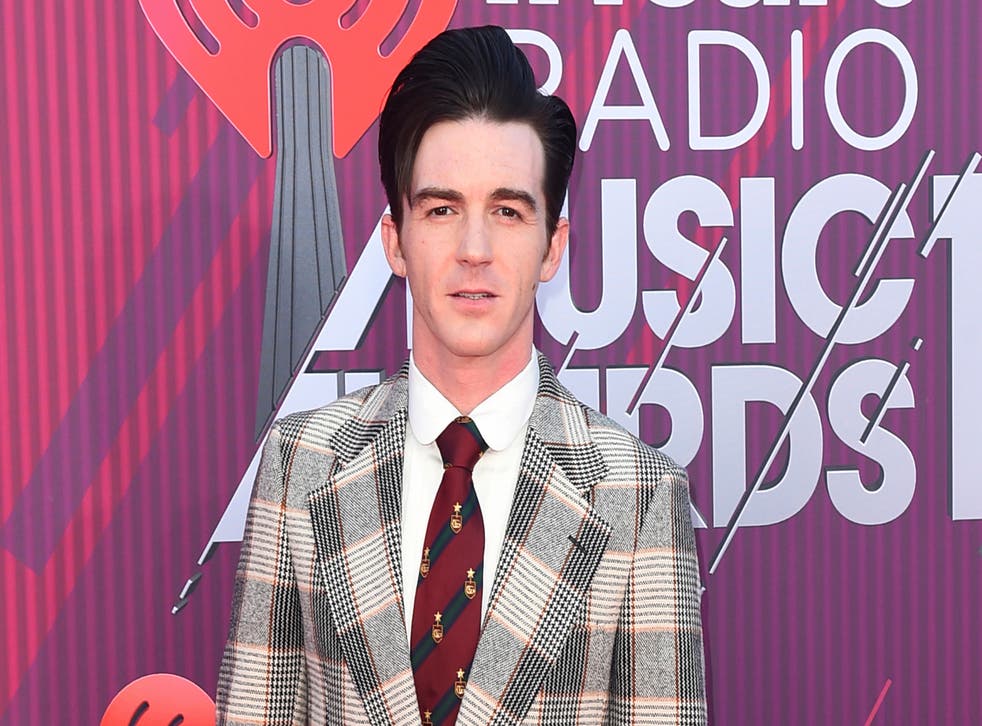 <p>DRAKE BELL-CARGOS-MENOR DE EDAD</p>