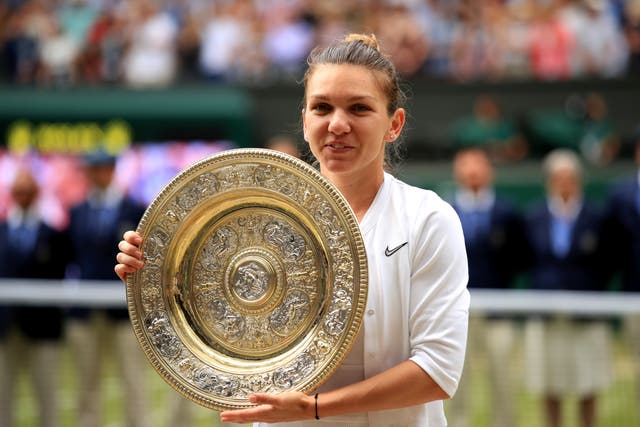 Simona Halep with the Wimbledon trophy in 2019