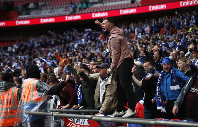 <p>Fans at the FA Cup final between Leicester and Chelsea</p>