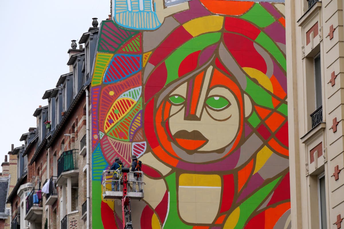 American, French artists revive hope on giant Paris mural 