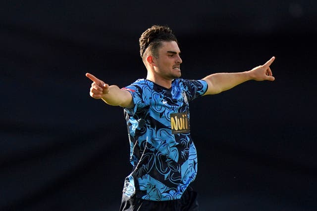 Jordan Thompson led the way with the bat as Yorkshire Vikings beat Northamptonshire Steelbacks to go top of the Vitality Blast north group table
