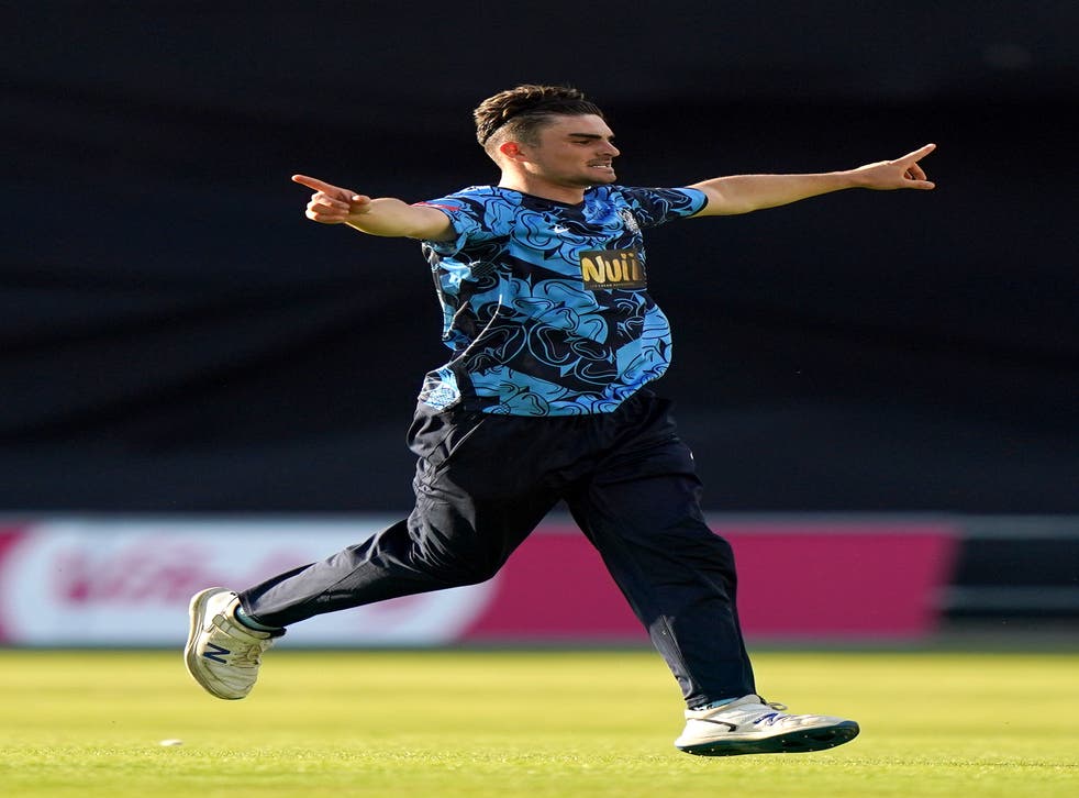 Jordan Thompson led the way with the bat as Yorkshire Vikings beat Northamptonshire Steelbacks to go top of the Vitality Blast north group table