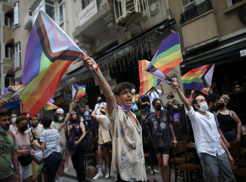 EUROPA DESFILES GAY