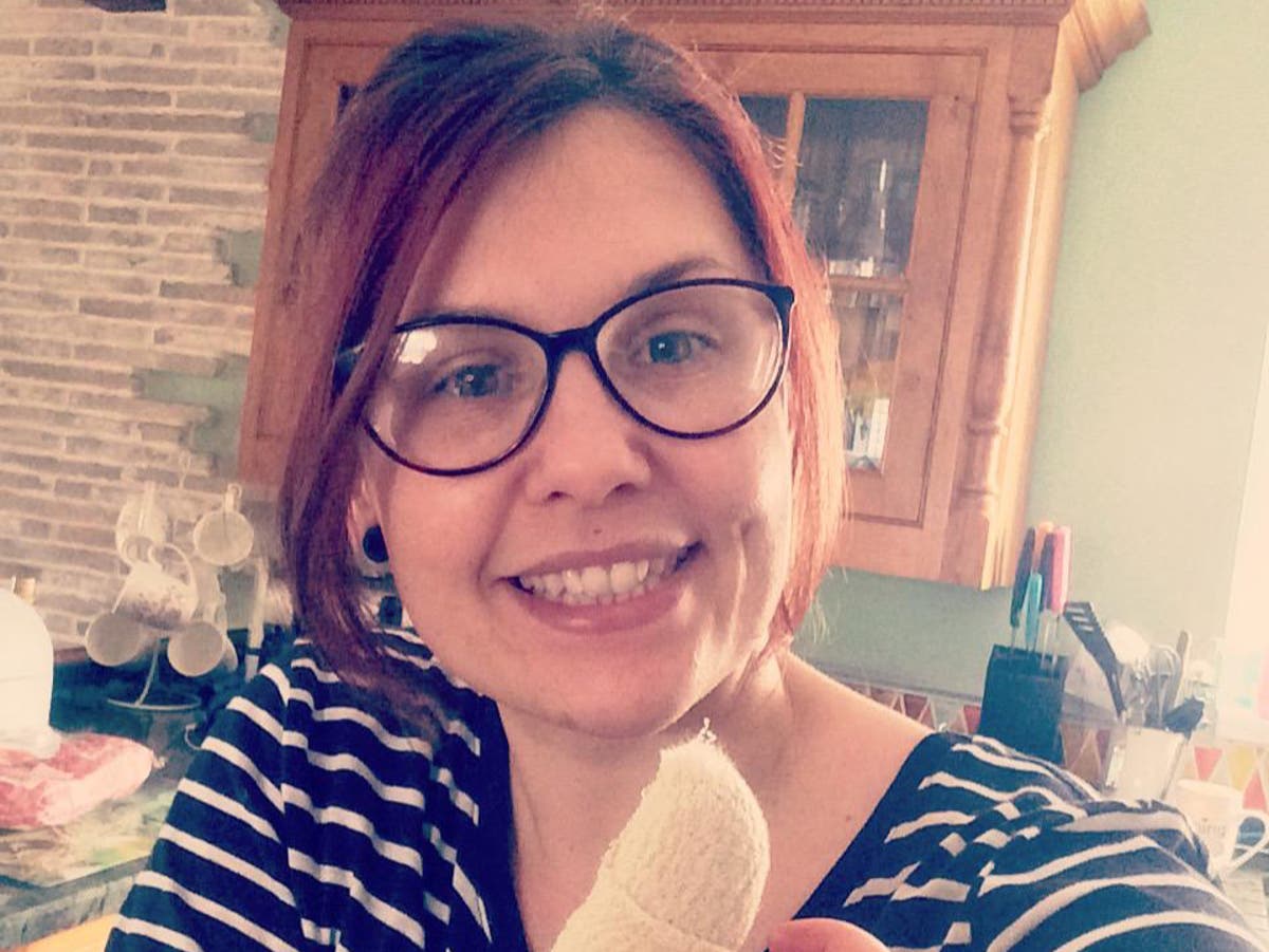 Woman discovered cancer after ignoring line in fingernail