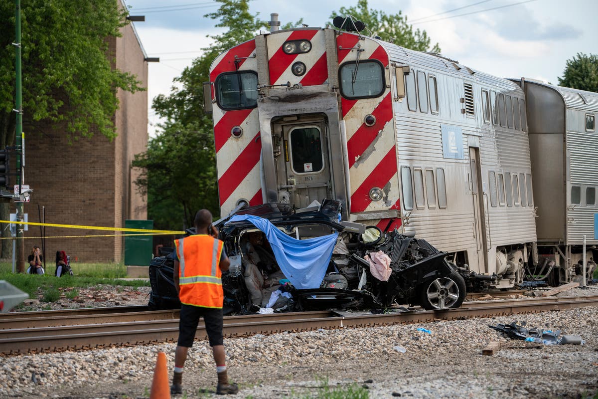 Witnesses Car struck by train in Chicago drove past gates Chicago