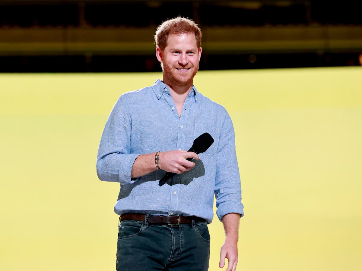 Prince Harry pays tribute to &lsquo;mum&rsquo; and her legacy during Diana Award speech