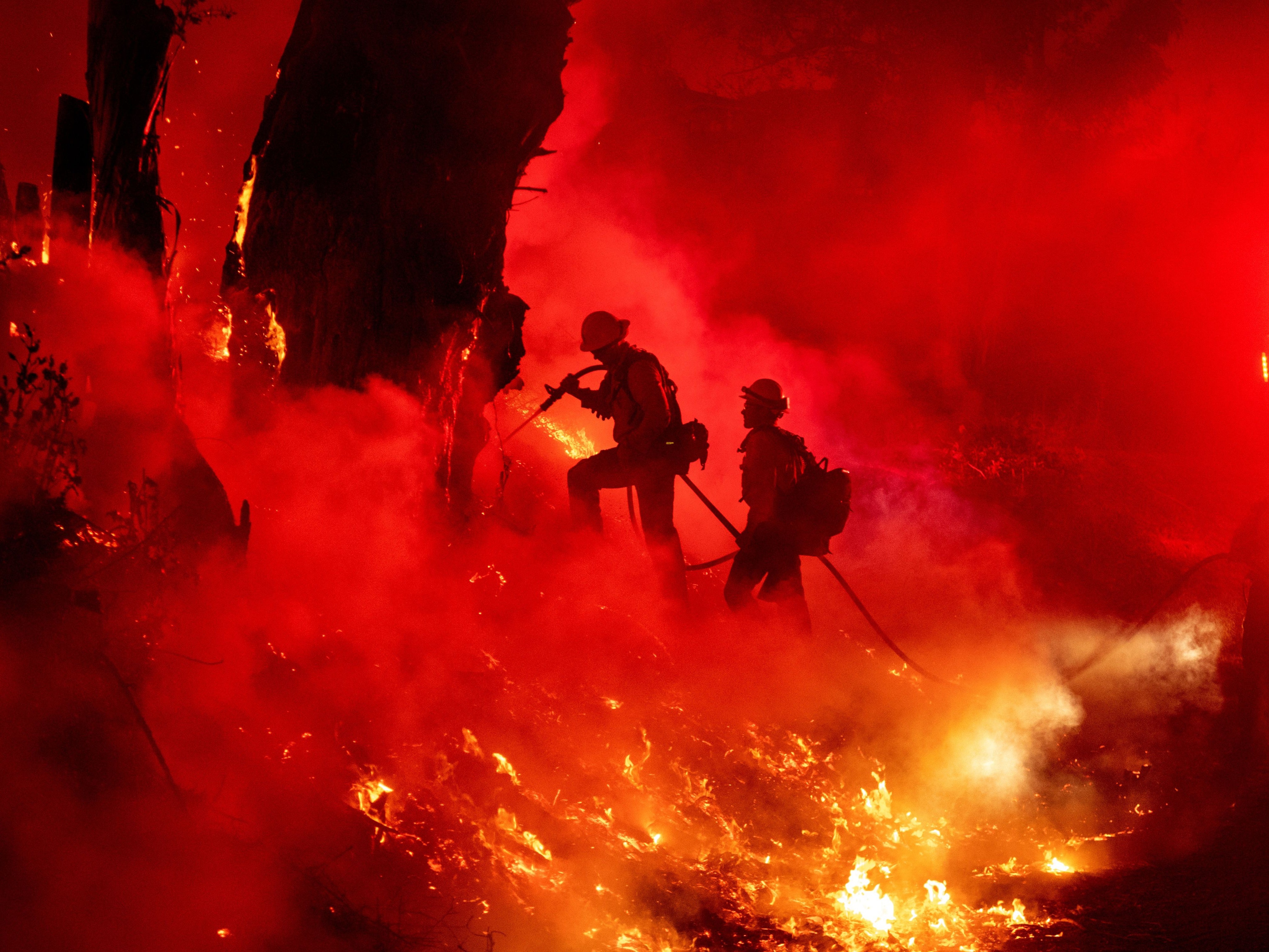 Firefighters struggle to contain flames in Santa Paula, California