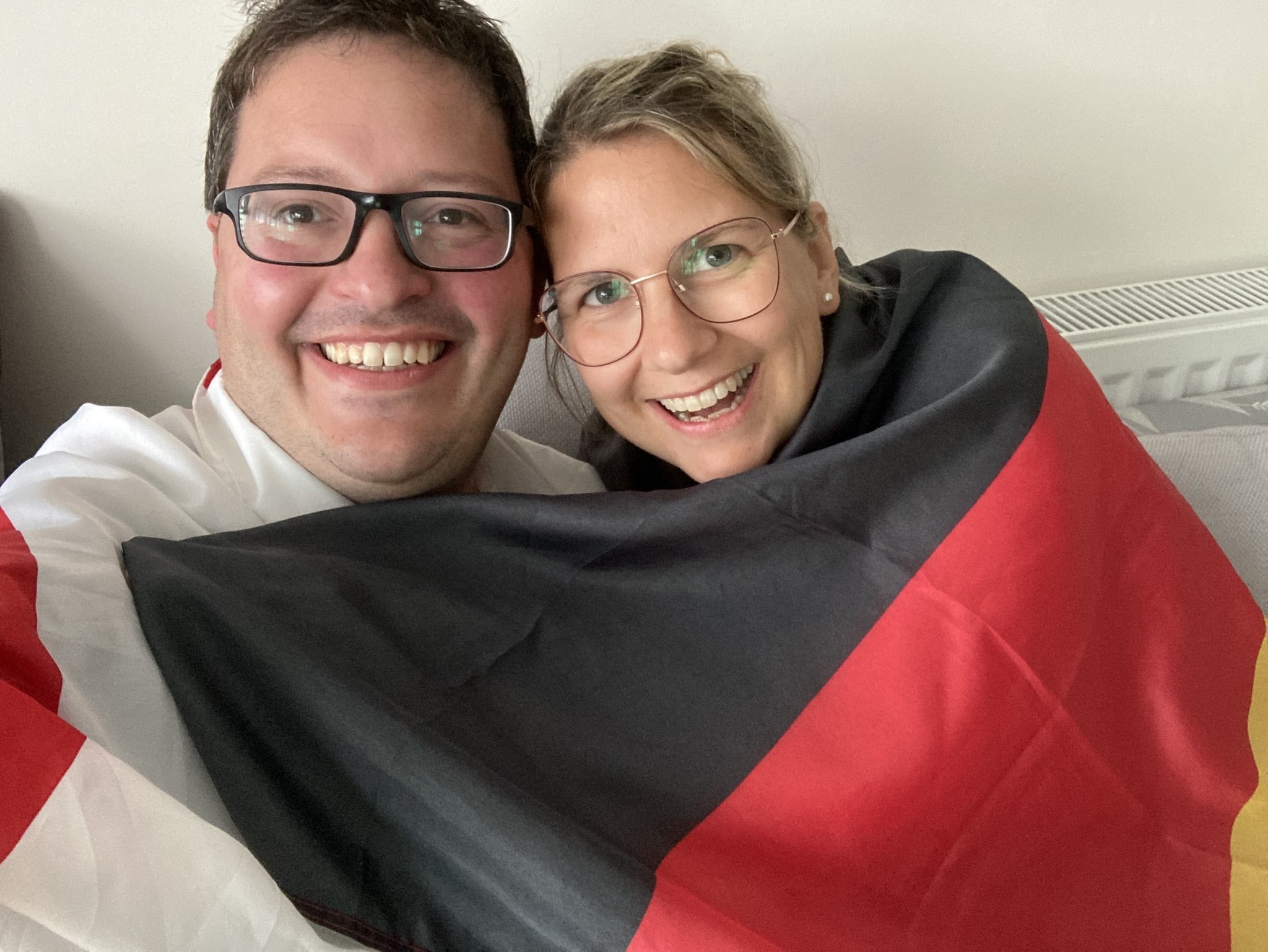 Football-divided couples' relationships 'still intact ...