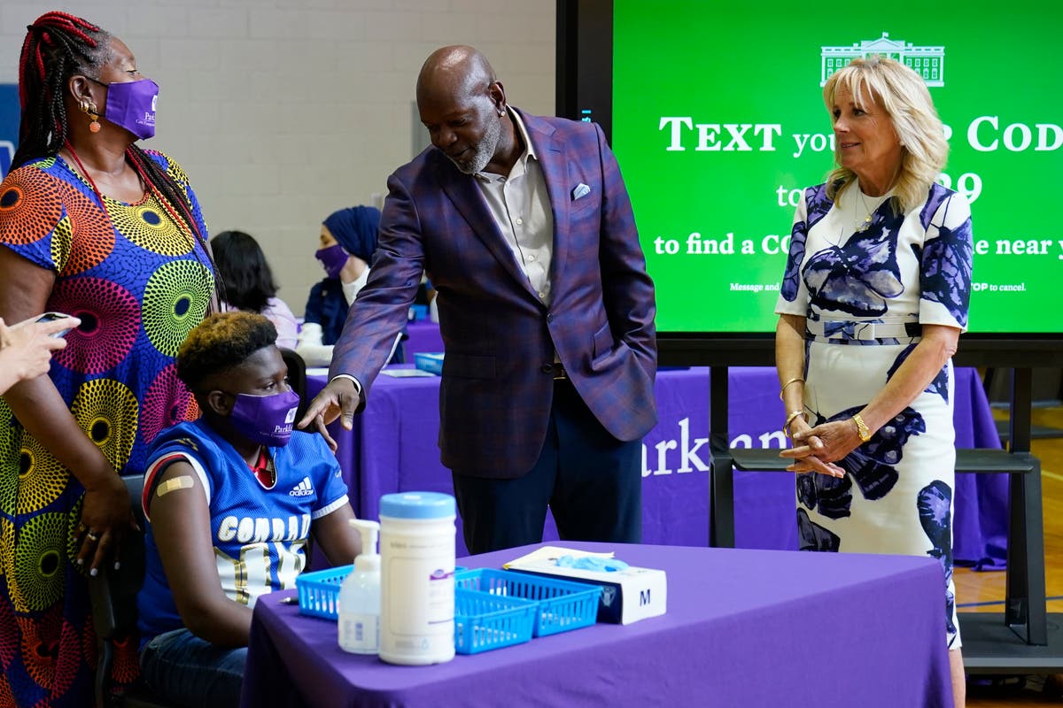 Jill Biden Teams Up With NFL Great To Push Vaccinations Houston Major League Baseball Jill Biden 