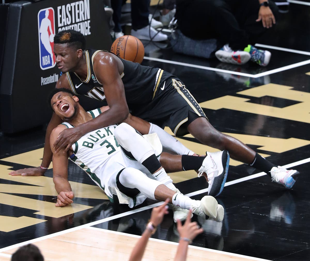 Giannis Antetokounmpo injury caps grim night for Milwaukee Bucks