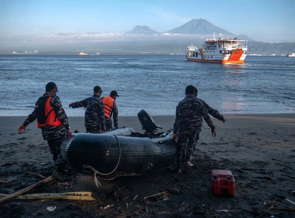 INDONESIA-FERRY HUNDIDO