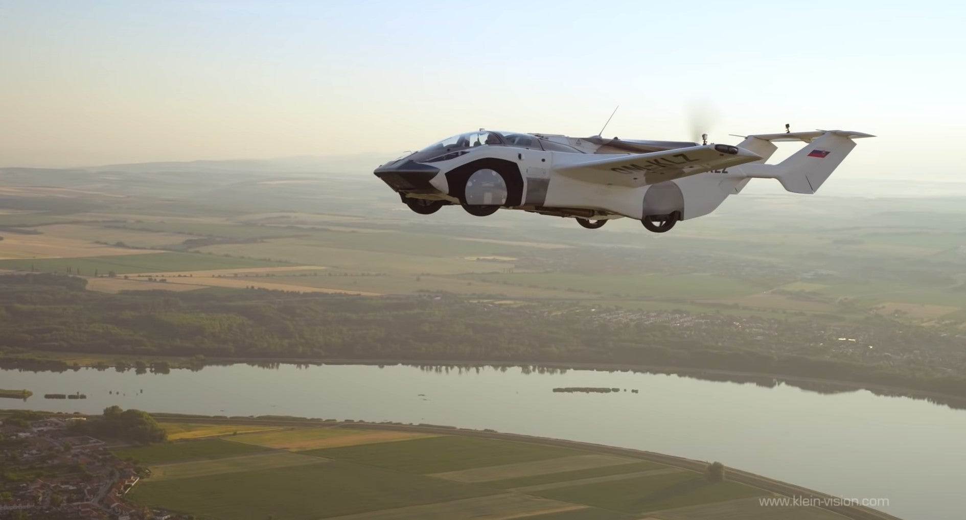 Flying Car S First Inter City Flight Hailed As New Era Of Transport Indy100