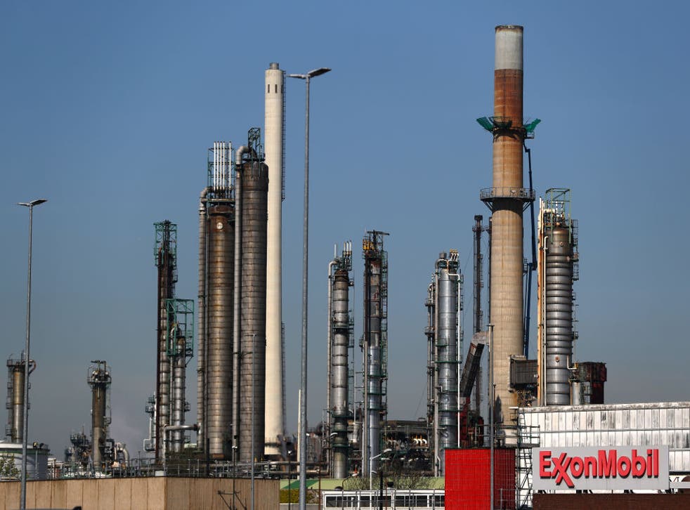 <p>Exxon Mobil refinery in the Port of Rotterdam </p>
