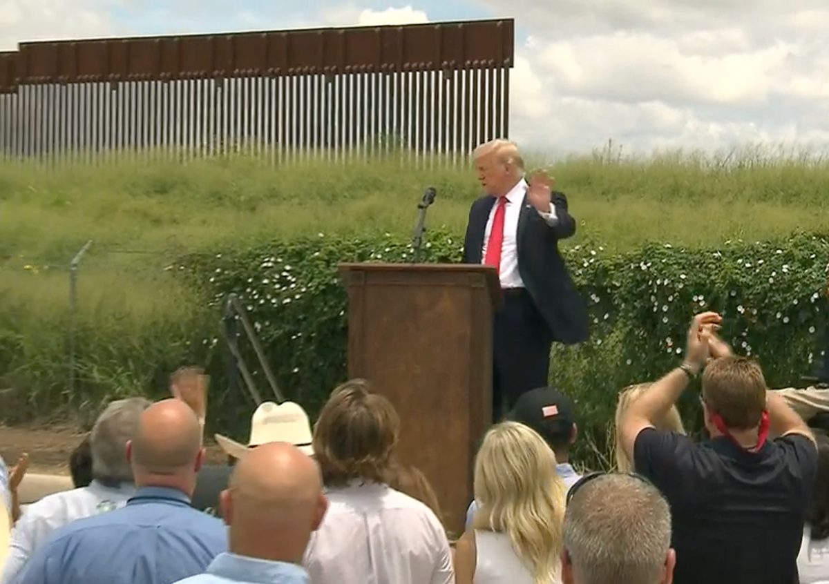 Trump border trip: Crowd boos reporter who asks if Trump will apologise for Capitol riot