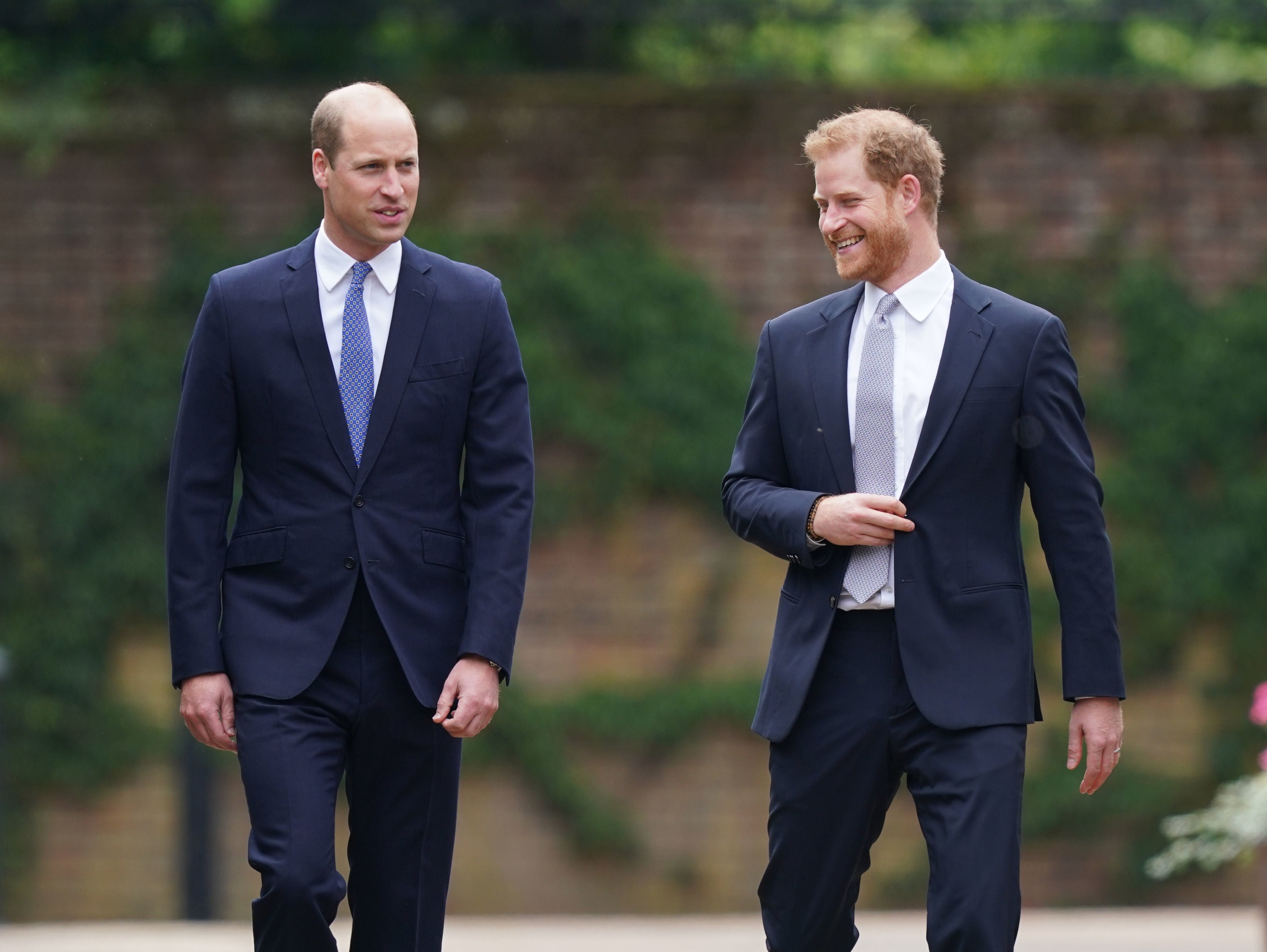 The brothers arrive at the palace