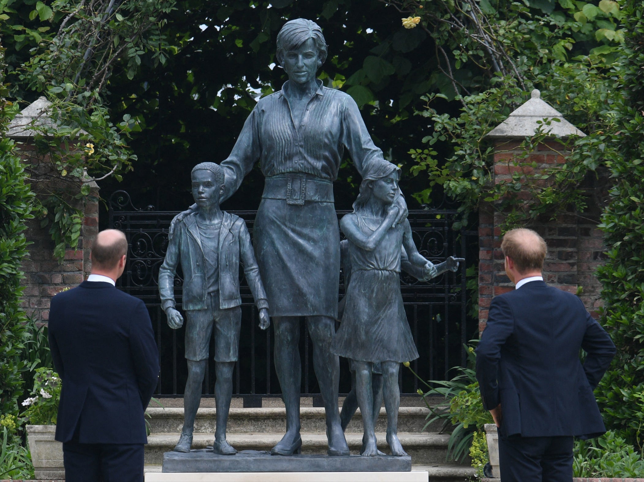 Princess Diana Statue: The Meaning Of Poem Inscribed On New Sculpture ...