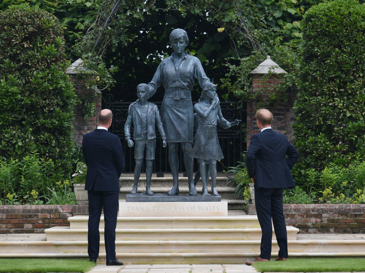 Princess Diana Statue Unveiled As William And Harry Reunite At Kensington Palace The Independent