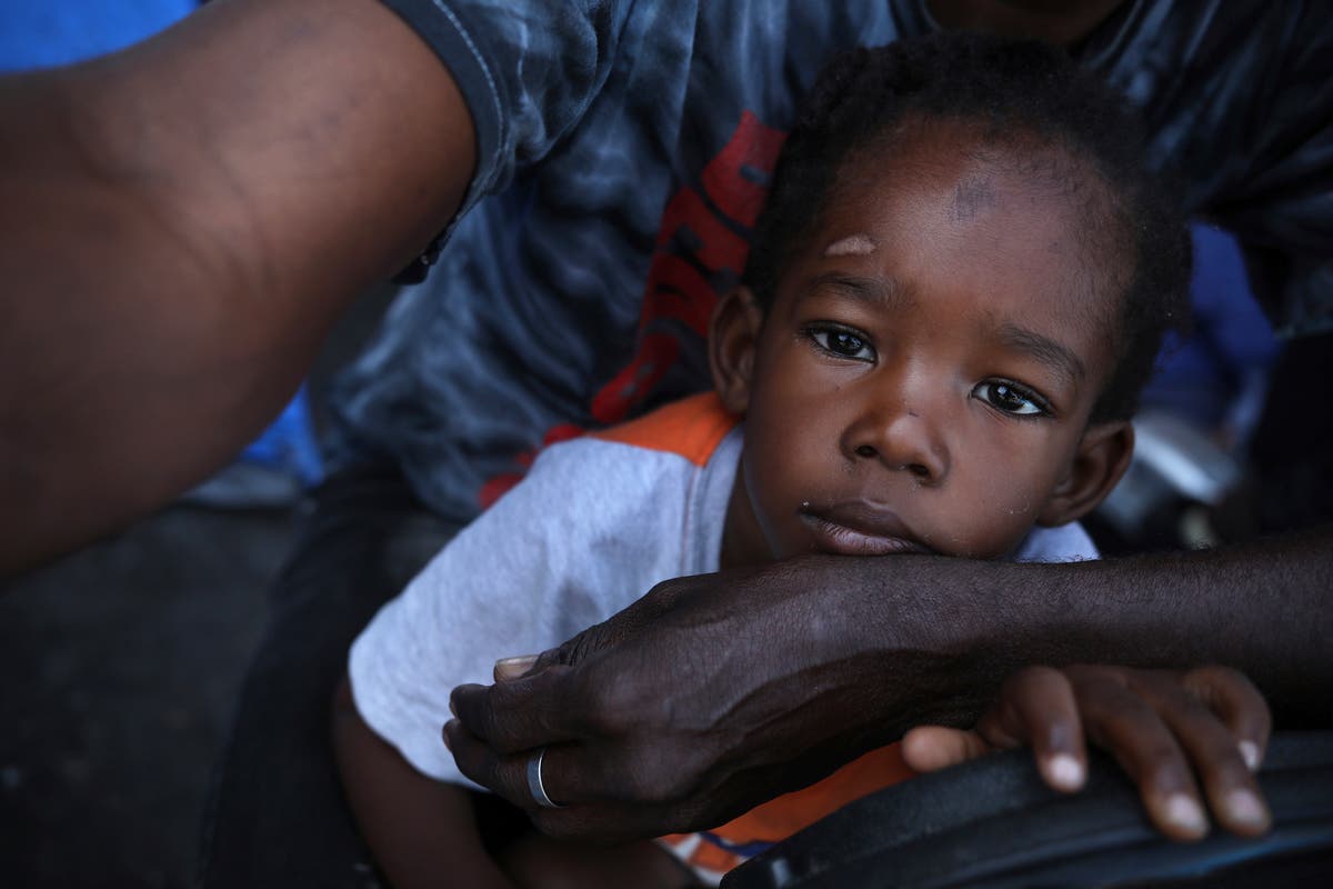 Migrants held in filthy conditions in Mexico border town 
