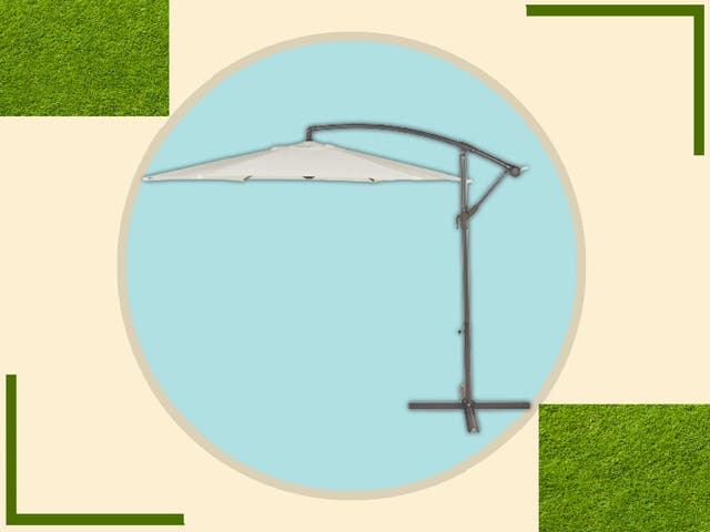 <p>With some parasols costing upwards of £200, snap up this bargain fast</p>