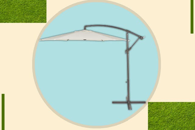 <p>With some parasols costing upwards of £200, snap up this bargain fast</p>