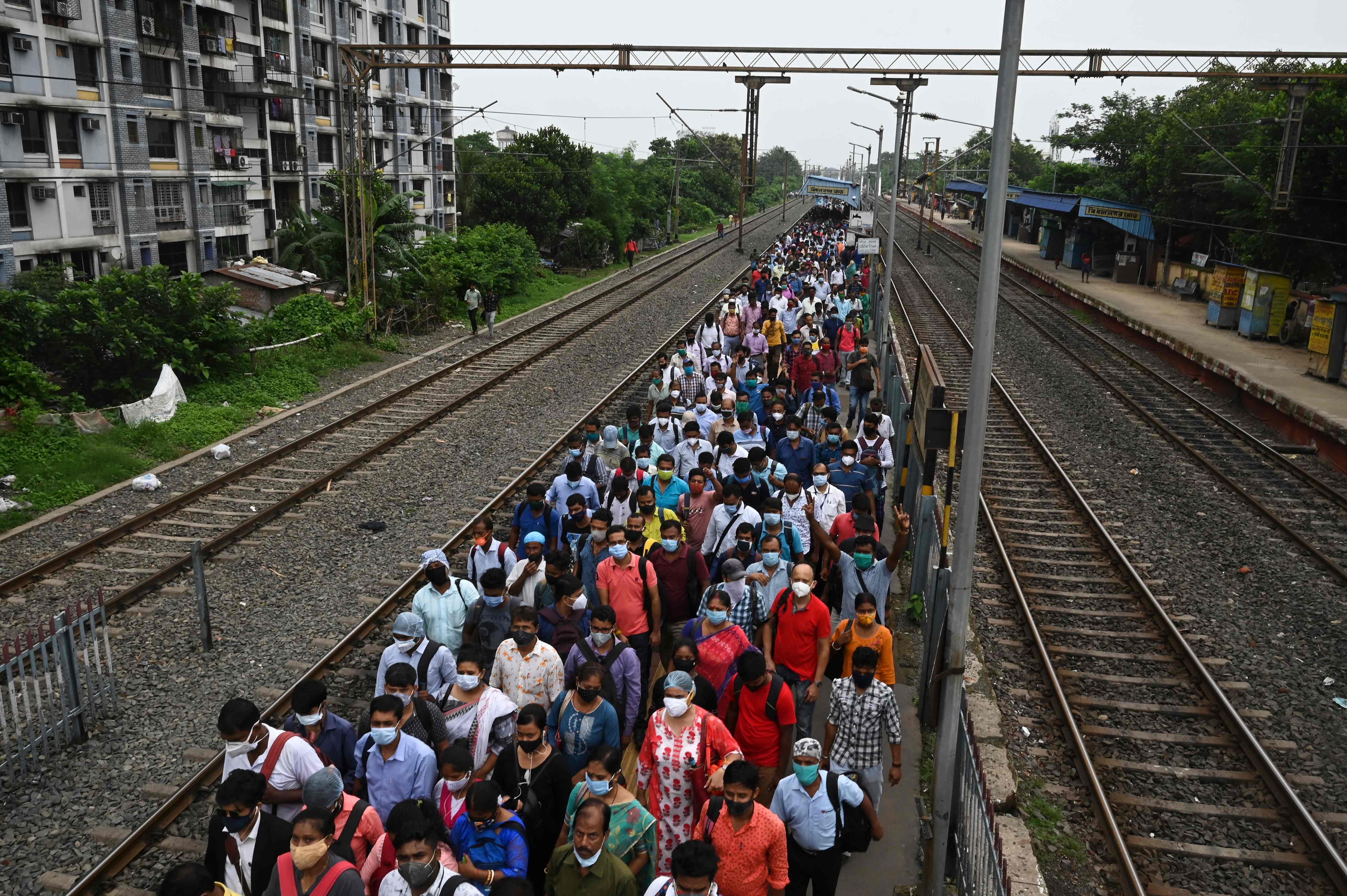 People continue to crowd in Indian states even as experts warn of impending third wave