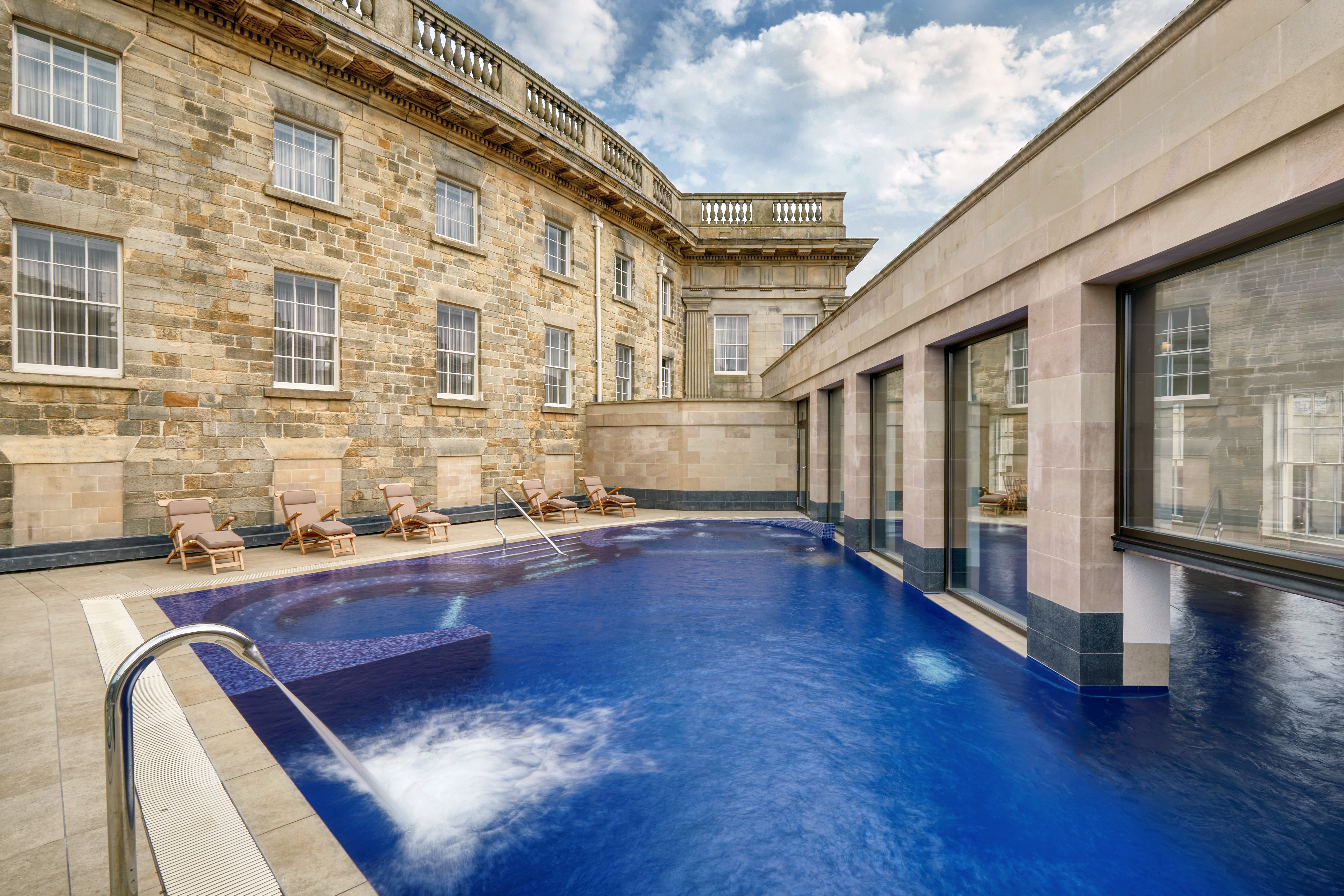 The outdoor pool at Buxton Crescent