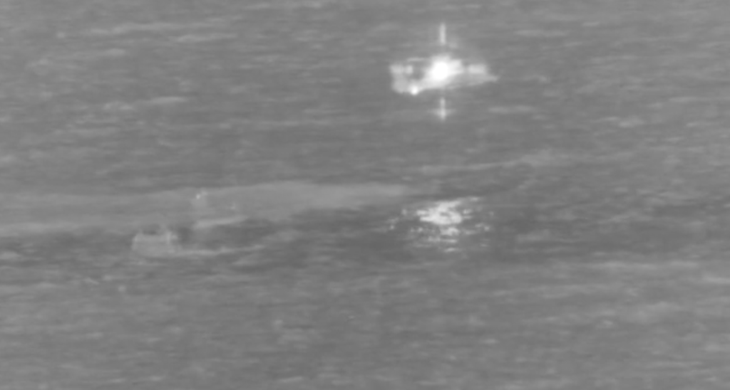 Video shows moment pilots were rescued from water after plane crash-landed off Honolulu