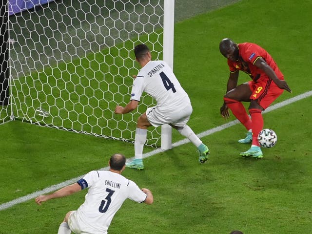 <p>Romelu Lukaku fails to score for Belgium from close range</p>