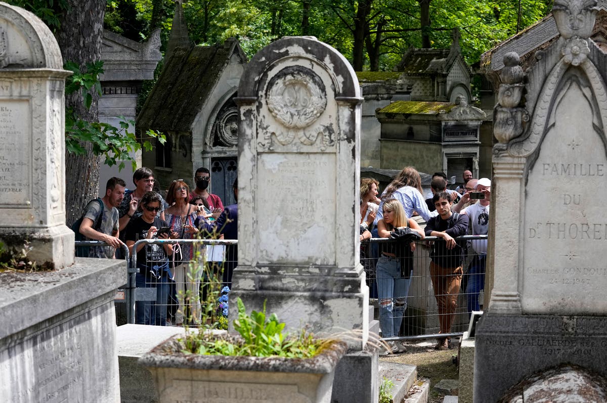50 years after his death, fans honor Jim Morrison in Paris