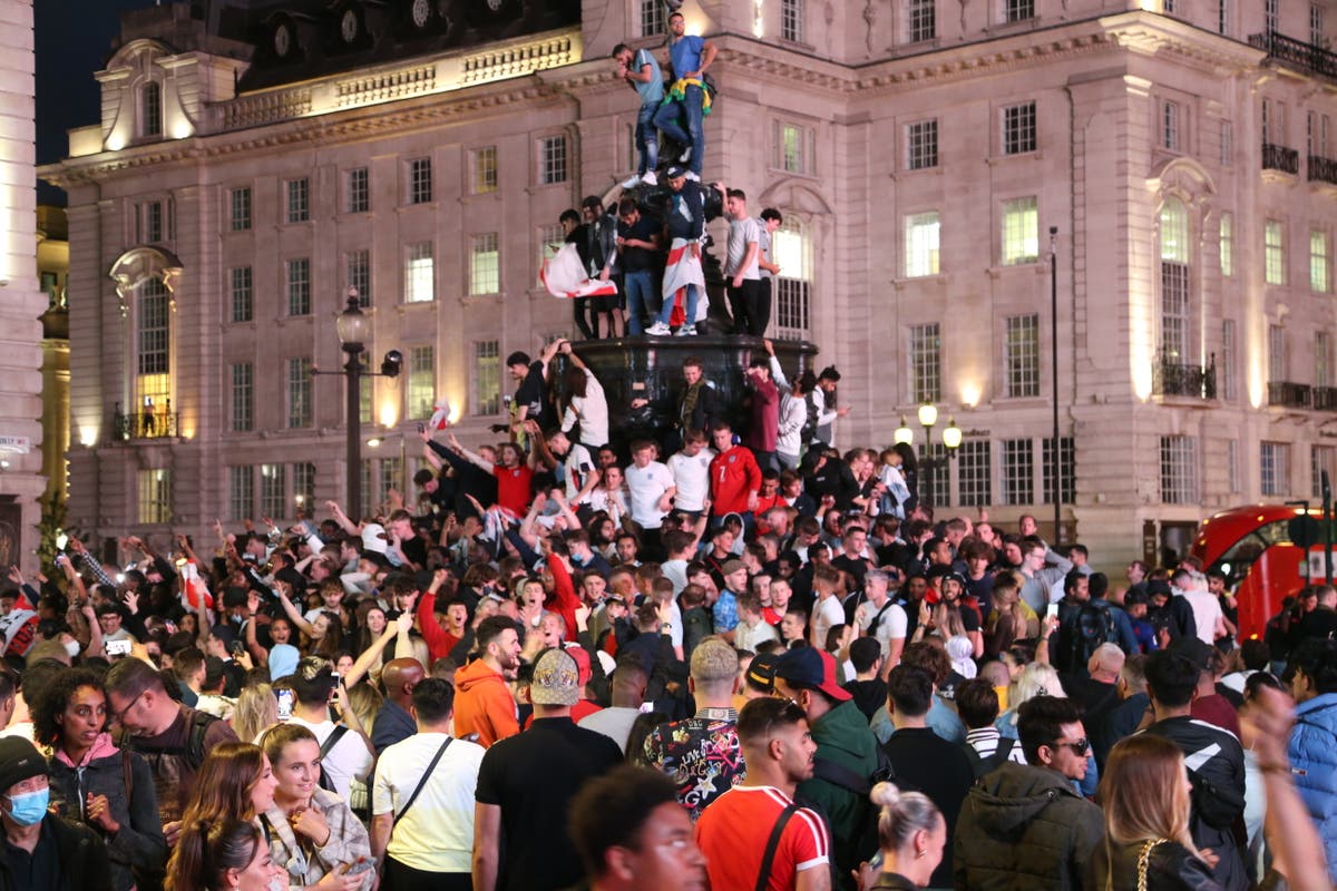 Hundreds climb memorial fountain in London as England fans flood streets after Ukraine victory Hundreds climb memorial fountain in London as England fans flood streets after Ukraine victory