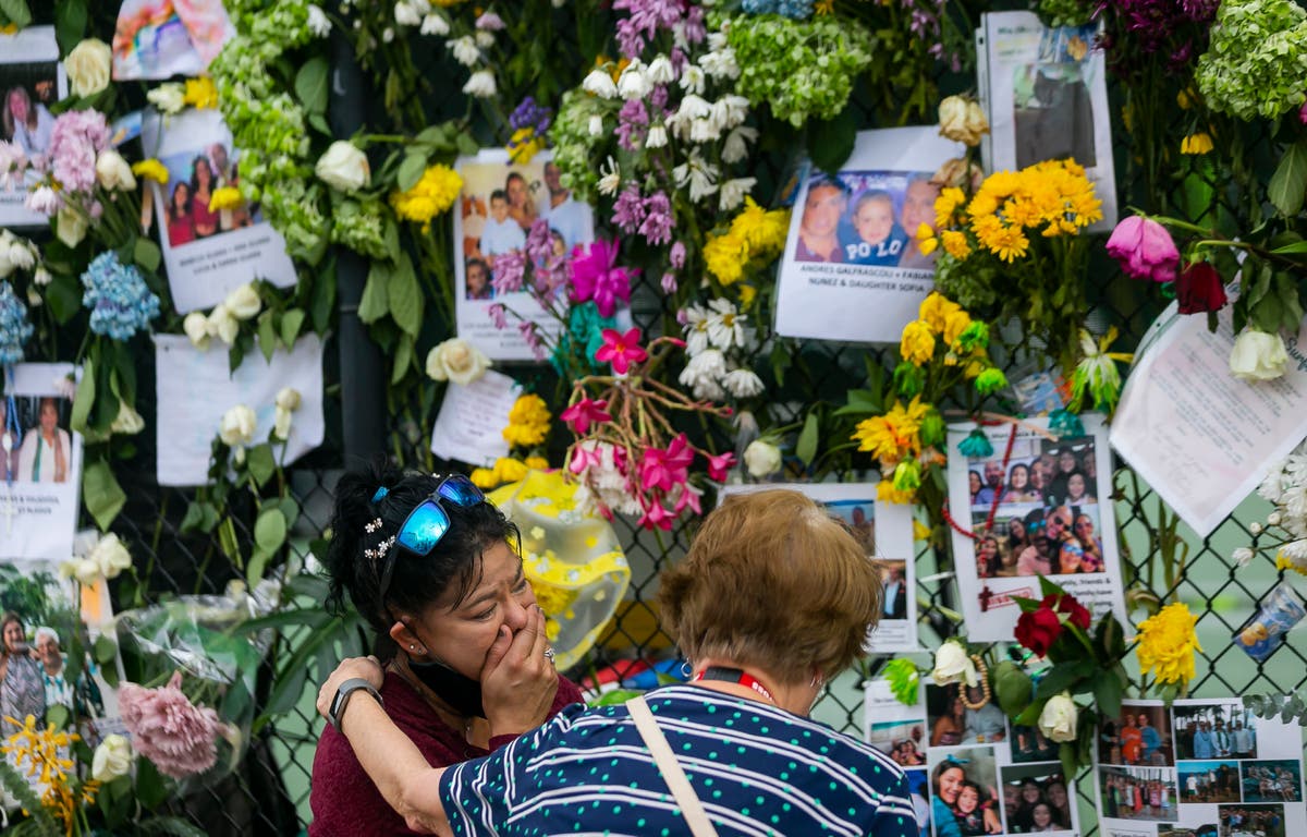 Counselors work to ease grief over Florida building collapse